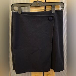 Loft knit faux wrap mini skirt in black color Size 2